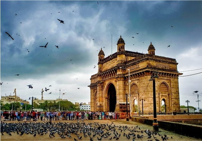 Discover Mumbai with The FlightsHub Australia – dynamic cityscape with iconic landmarks